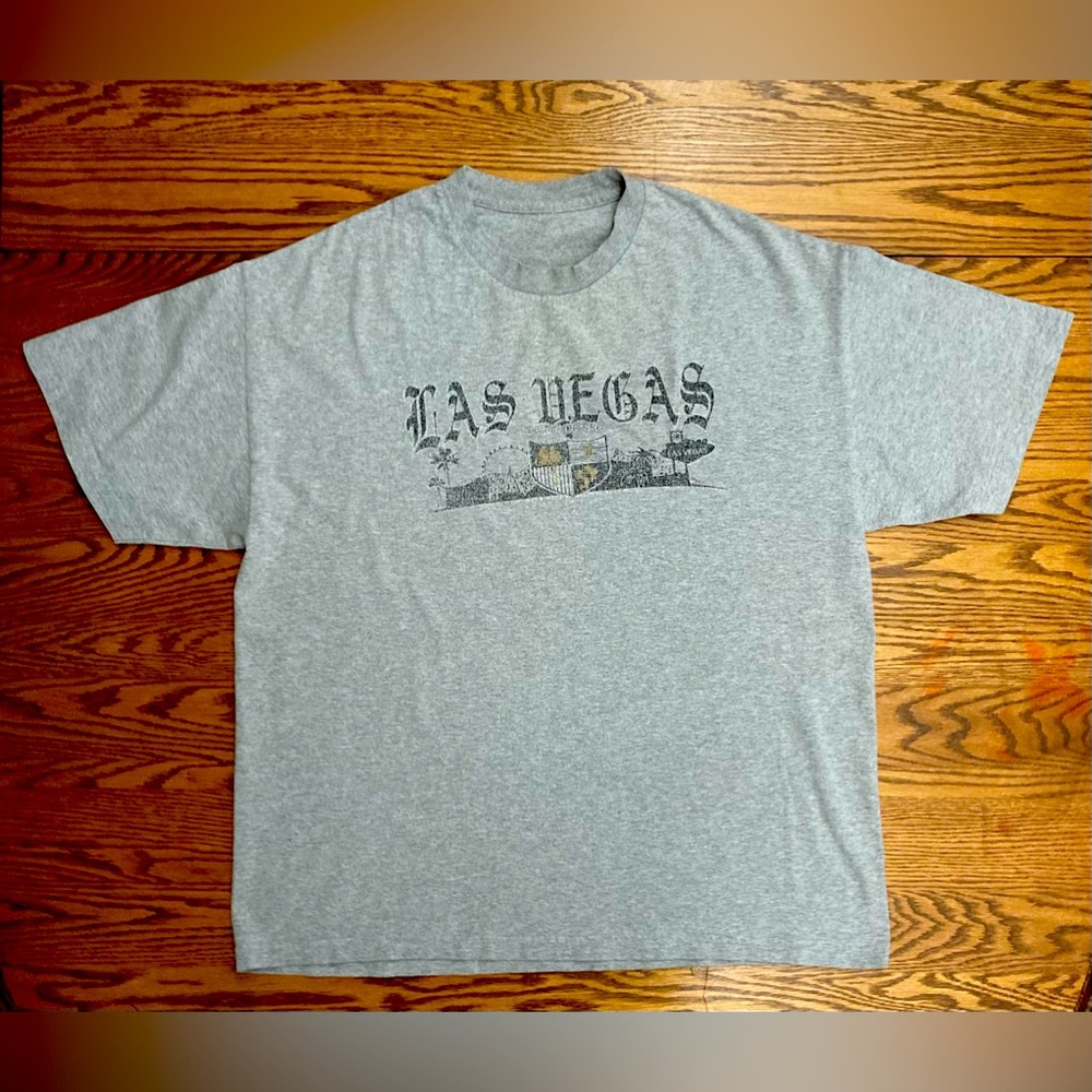 🎰LAS VEGAS🎰 crewneck T-shirt, gray soft ‼️reference photos for size‼️L/XL GUC